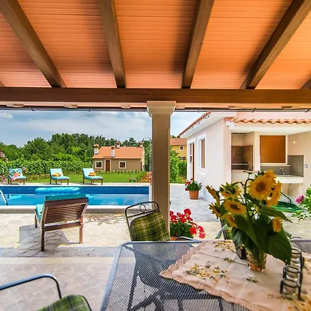 Villa Mihael *