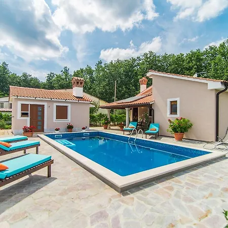 Mihael Villa *