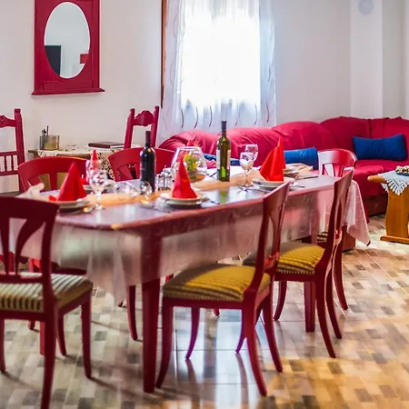 Mihael Villa *