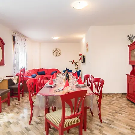 Mihael Villa *