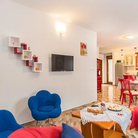 Mihael Villa *